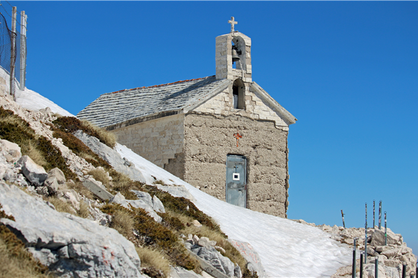 TV odašiljač i crkva sv Jure na istoimenom vrhu